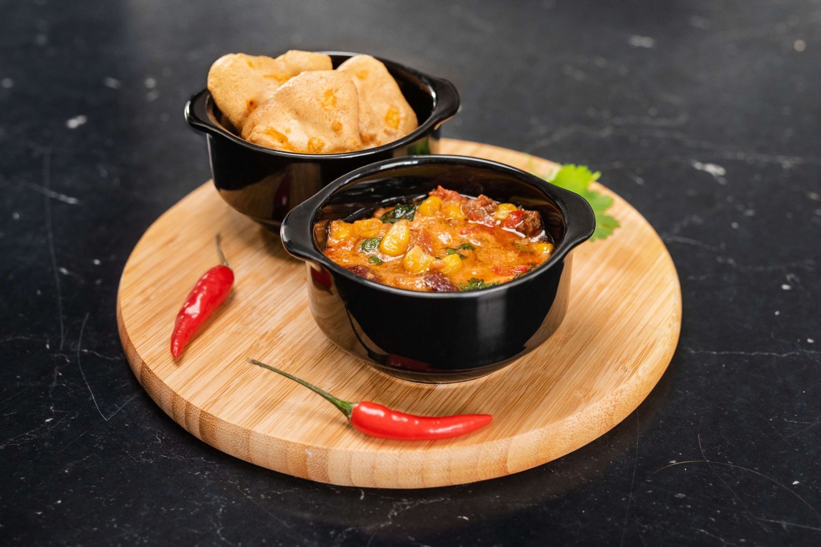 Chili con carne z nachosami