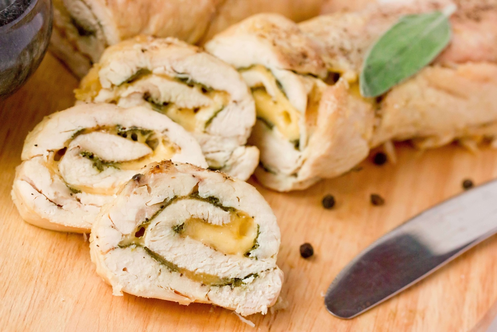 Roladki z indyka z rukolą