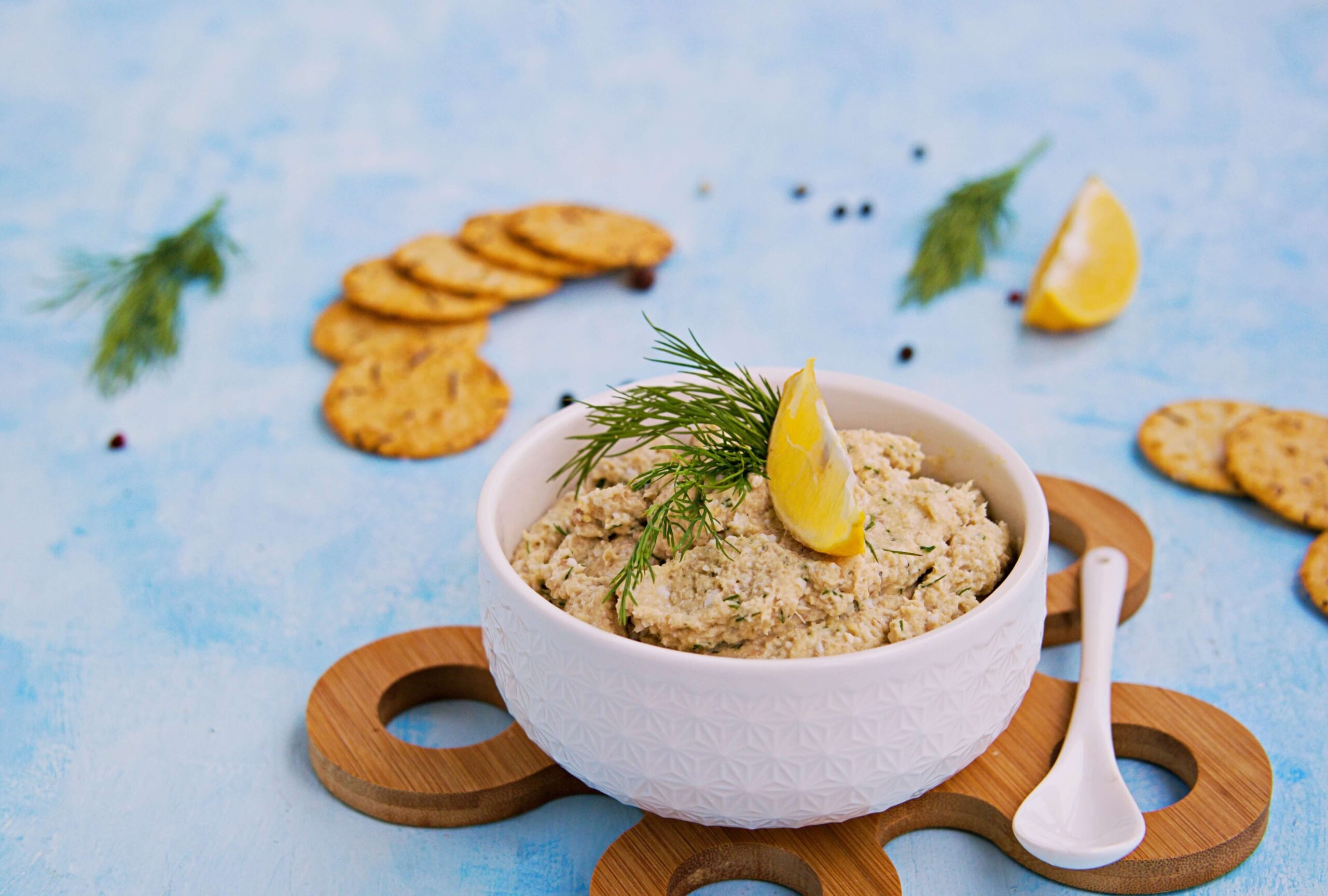 Pasta z jajka z tuńczykiem i awokado