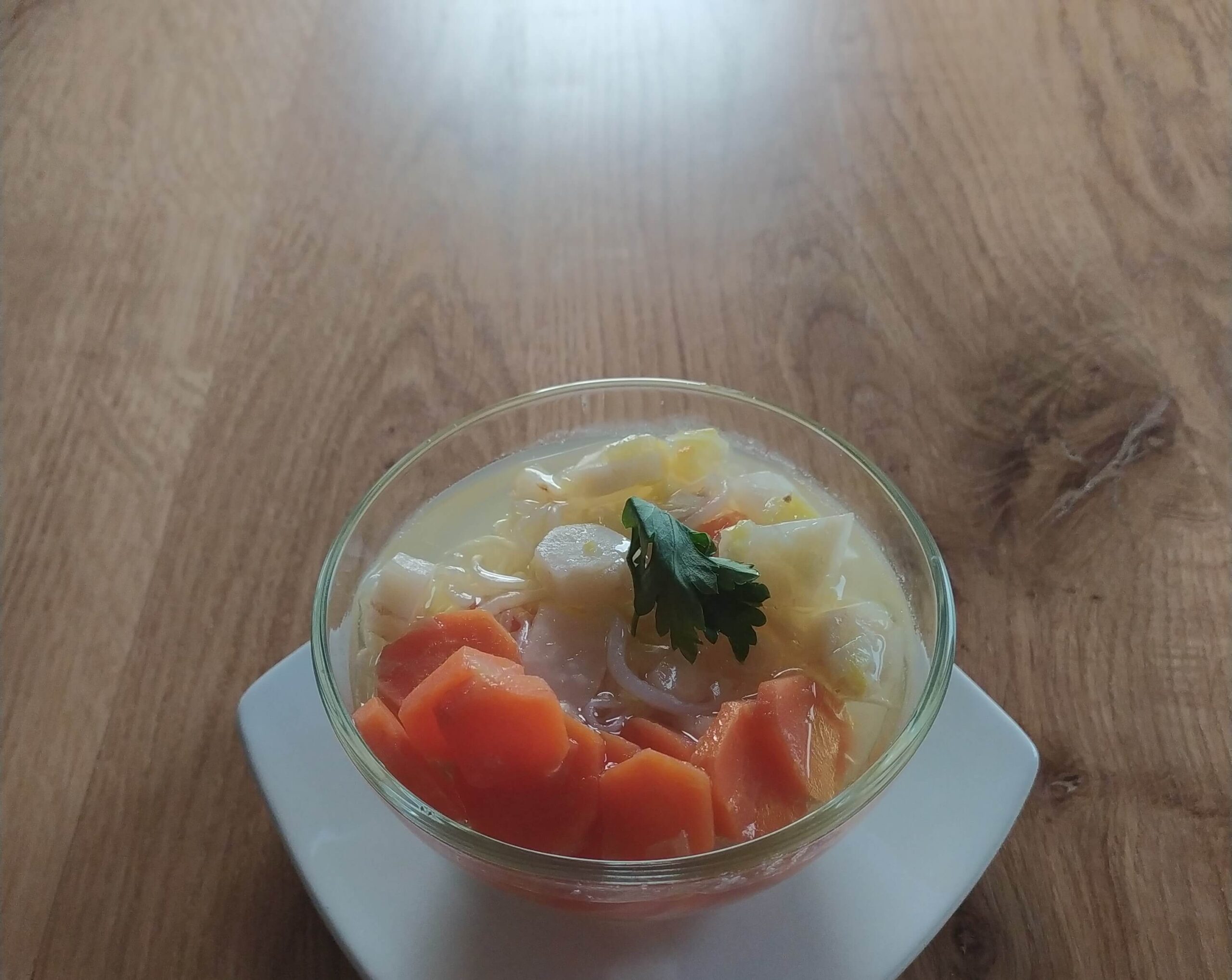 Rosół z makaronem shirataki