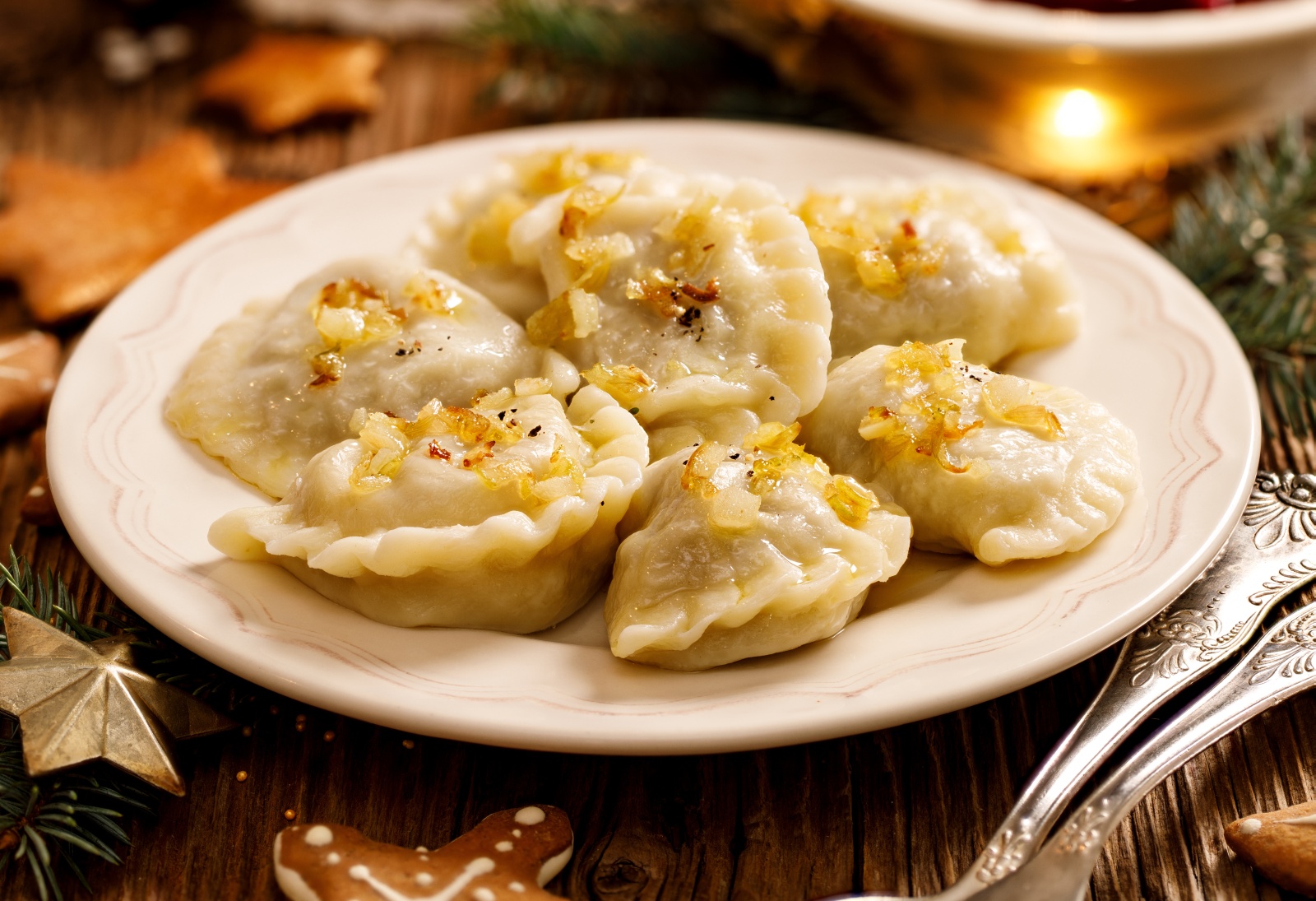 Pierogi z kapustą i pieczarkami